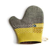 Load image into Gallery viewer, Bombazine mitt